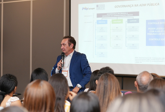 Auditor do TCE-PE, João Eudes realiza palestra